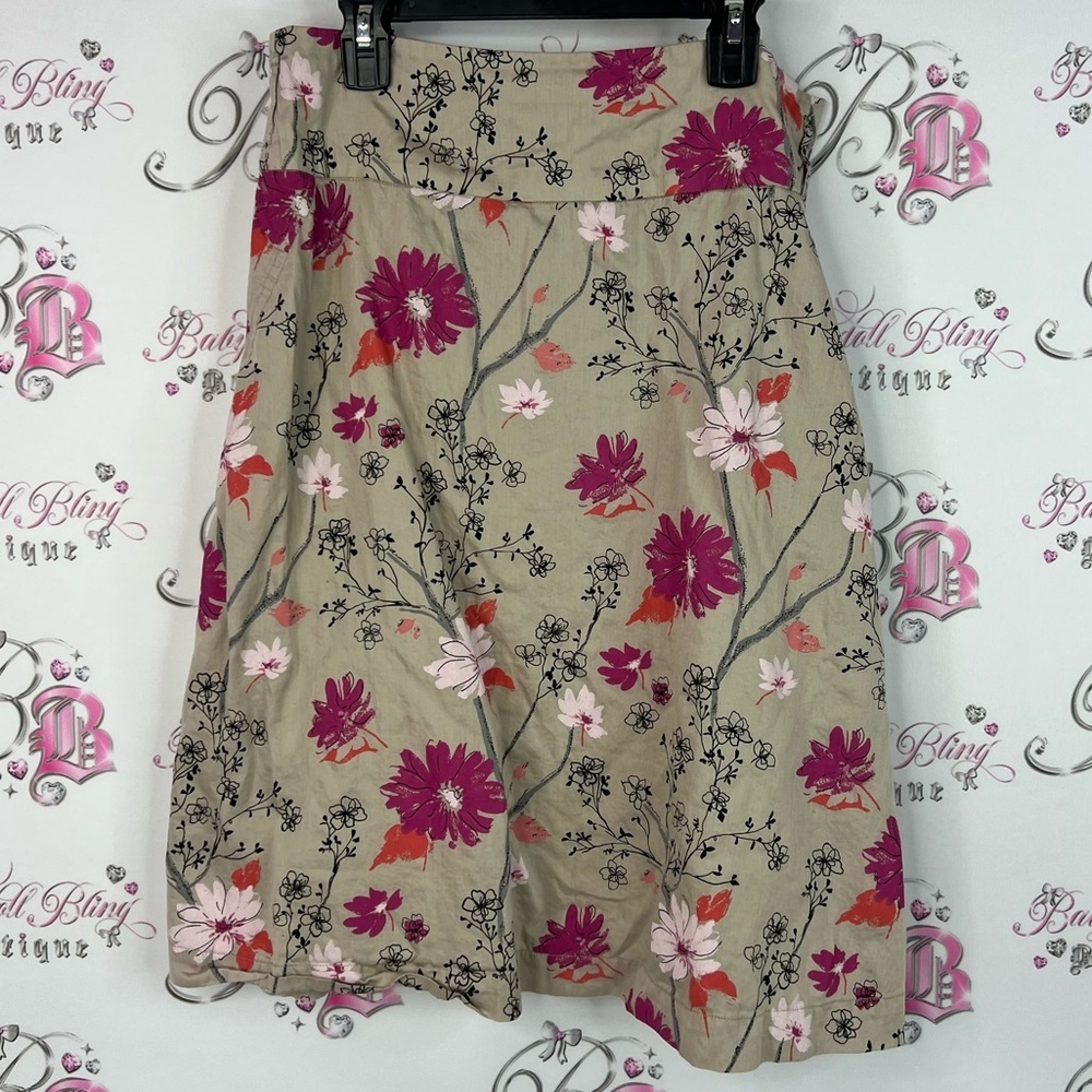 Vackrot skirt floral painting style flowers pink purple Floral Beige Skirt